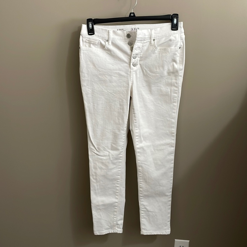 A.n.a size 4 white high rise skinny ankle jeans